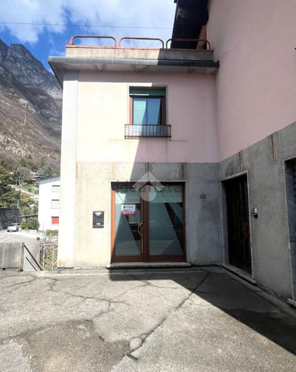 negozio in vendita a Darfo Boario Terme