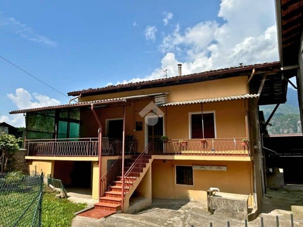 casa indipendente in vendita a Darfo Boario Terme in zona Pellalepre
