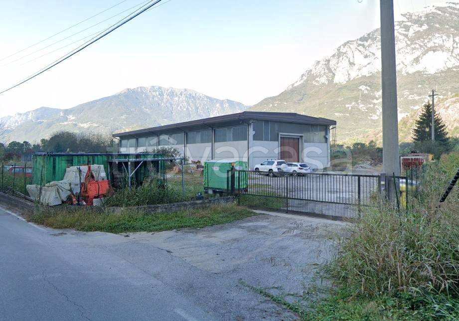 locale commerciale in vendita a Darfo Boario Terme