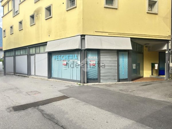 locale commerciale in vendita a Darfo Boario Terme