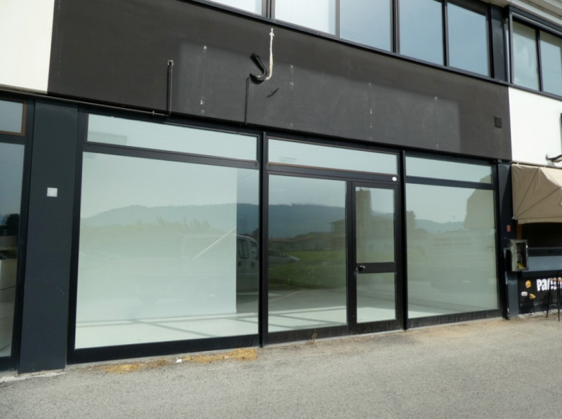 negozio in vendita a Darfo Boario Terme in zona Montecchio