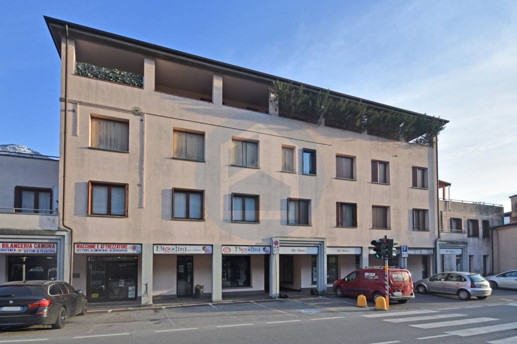 ufficio in vendita a Darfo Boario Terme in zona Boario Terme