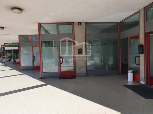 locale commerciale in vendita a Darfo Boario Terme