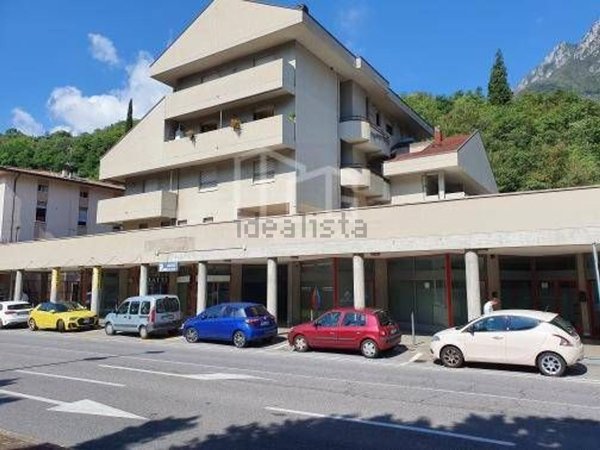 locale commerciale in vendita a Darfo Boario Terme