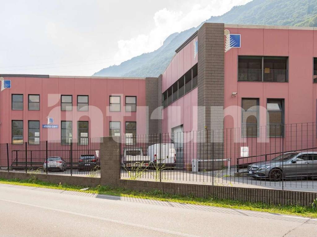 locale commerciale in vendita a Darfo Boario Terme