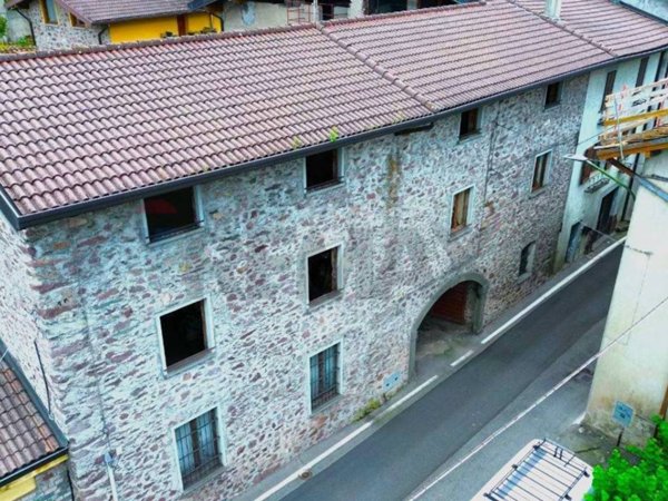 casa indipendente in vendita a Darfo Boario Terme in zona Montecchio