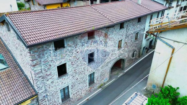 casa indipendente in vendita a Darfo Boario Terme in zona Montecchio