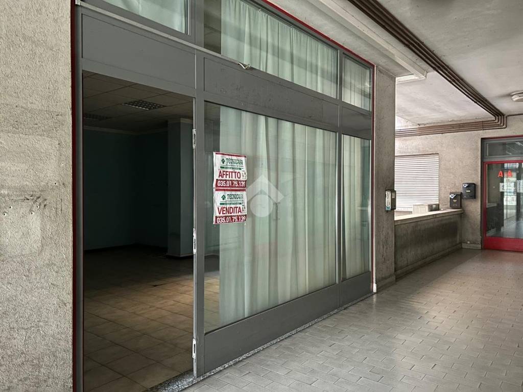 ufficio in vendita a Darfo Boario Terme in zona Boario Terme