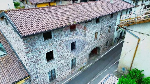 casa indipendente in vendita a Darfo Boario Terme in zona Montecchio