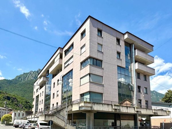 negozio in vendita a Darfo Boario Terme