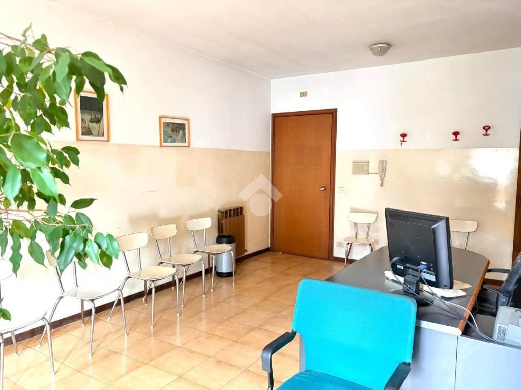 ufficio in vendita a Darfo Boario Terme in zona Boario Terme