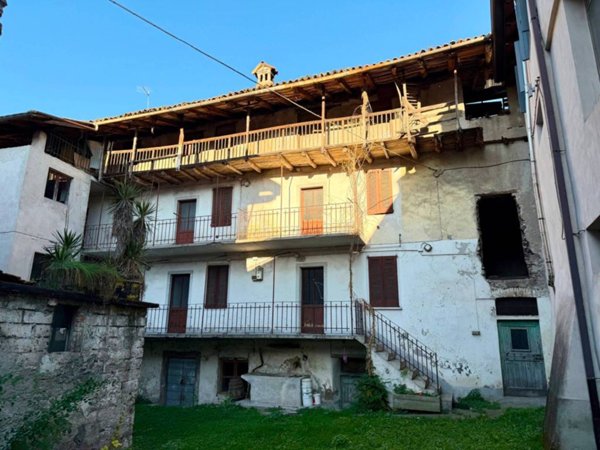 casa indipendente in vendita a Darfo Boario Terme in zona Montecchio
