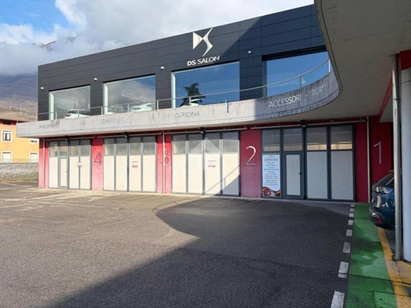 locale commerciale in vendita a Darfo Boario Terme