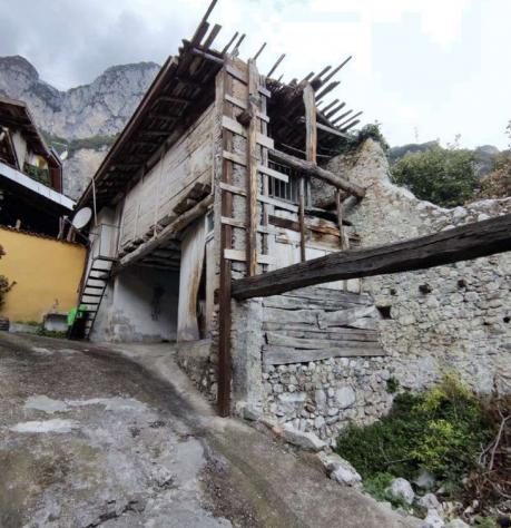 locale commerciale in vendita a Darfo Boario Terme in zona Erbanno