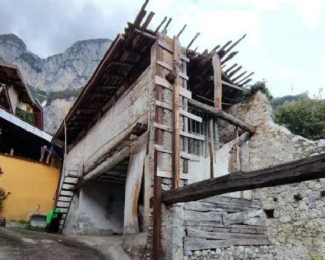 locale commerciale in vendita a Darfo Boario Terme in zona Erbanno