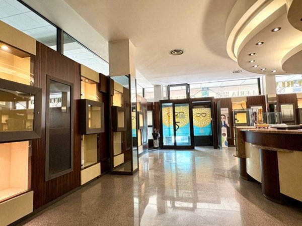 negozio in vendita a Darfo Boario Terme