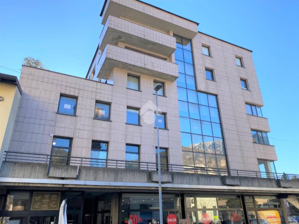 ufficio in vendita a Darfo Boario Terme in zona Boario Terme