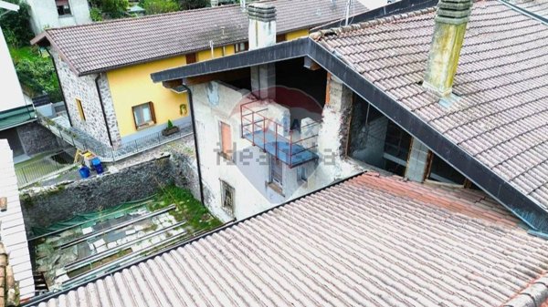 casa indipendente in vendita a Darfo Boario Terme in zona Montecchio