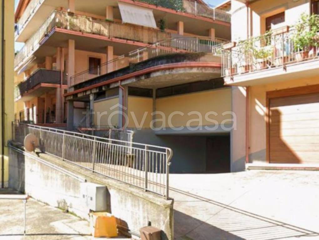 locale commerciale in vendita a Darfo Boario Terme in zona Boario Terme