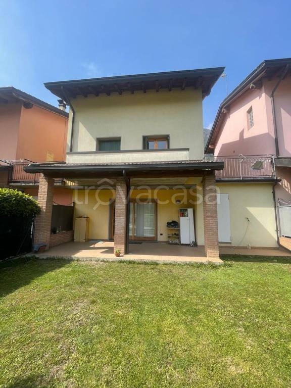 casa indipendente in vendita a Darfo Boario Terme in zona Boario Terme