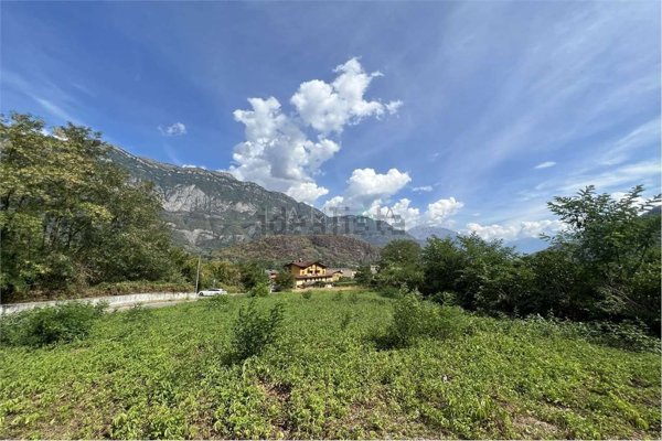 terreno edificabile in vendita a Darfo Boario Terme in zona Montecchio