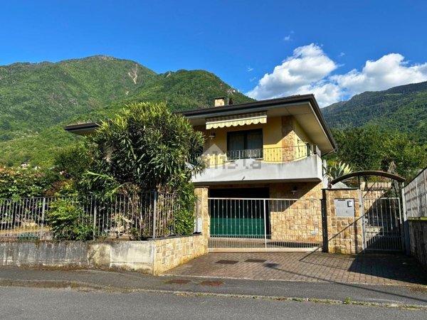 casa indipendente in vendita a Darfo Boario Terme in zona Fucine