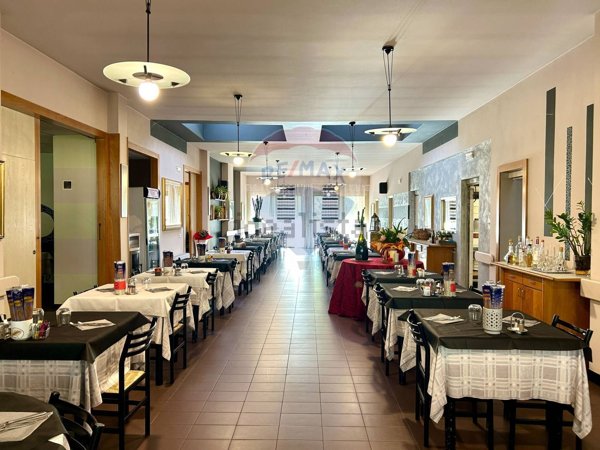 locale commerciale in vendita a Darfo Boario Terme
