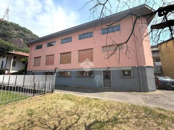 negozio in vendita a Darfo Boario Terme in zona Corna