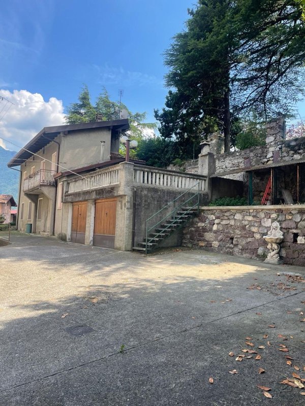 casa indipendente in vendita a Darfo Boario Terme in zona Gorzone
