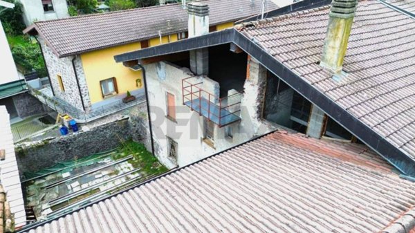 casa indipendente in vendita a Darfo Boario Terme in zona Montecchio