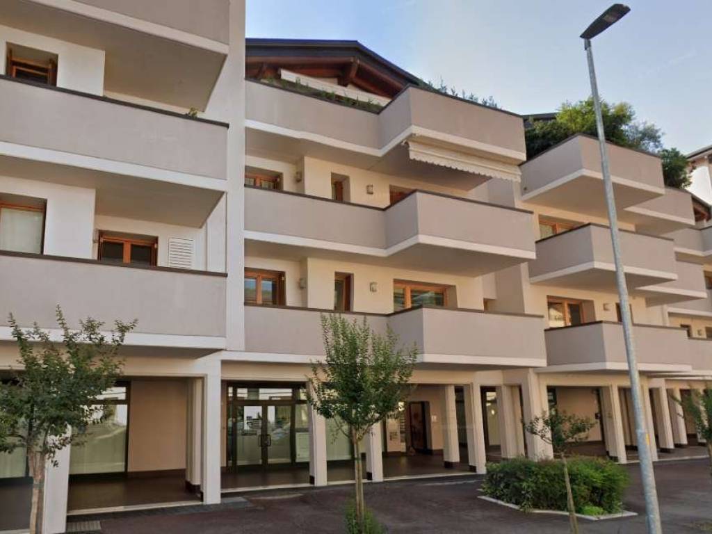 negozio in vendita a Darfo Boario Terme in zona Boario Terme