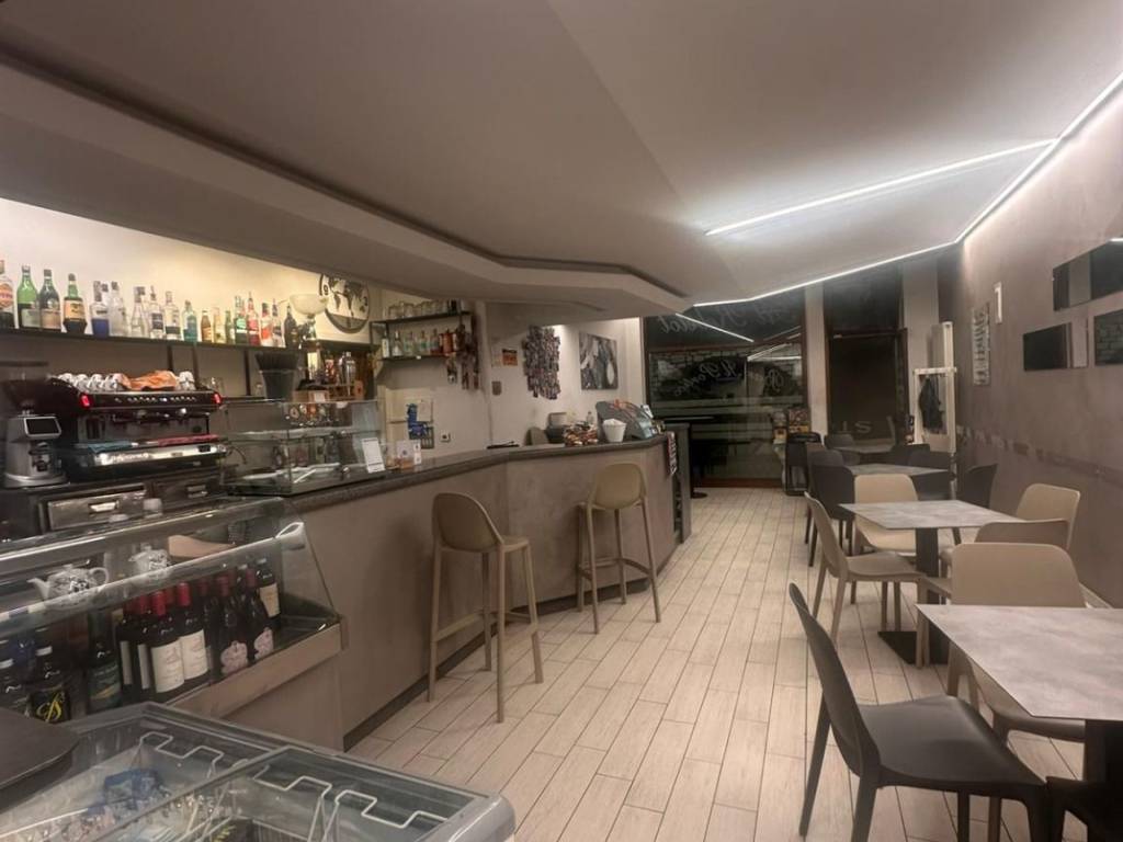 negozio in vendita a Darfo Boario Terme in zona Boario Terme