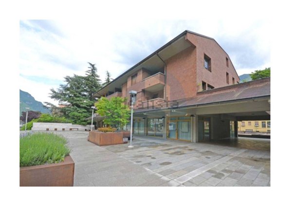 locale commerciale in vendita a Darfo Boario Terme in zona Boario Terme