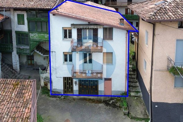casa indipendente in vendita a Darfo Boario Terme in zona Fucine