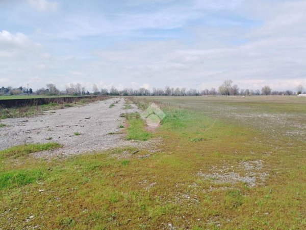 terreno edificabile in vendita a Dello