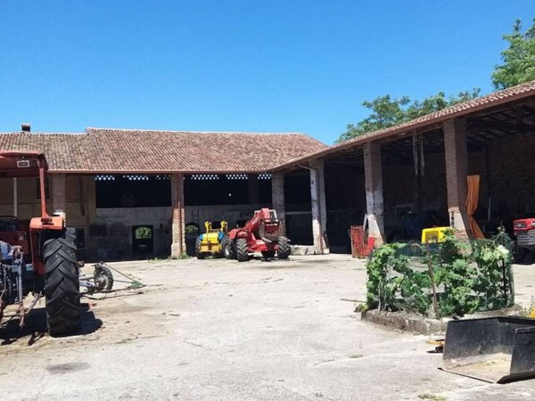 casa indipendente in vendita a Dello