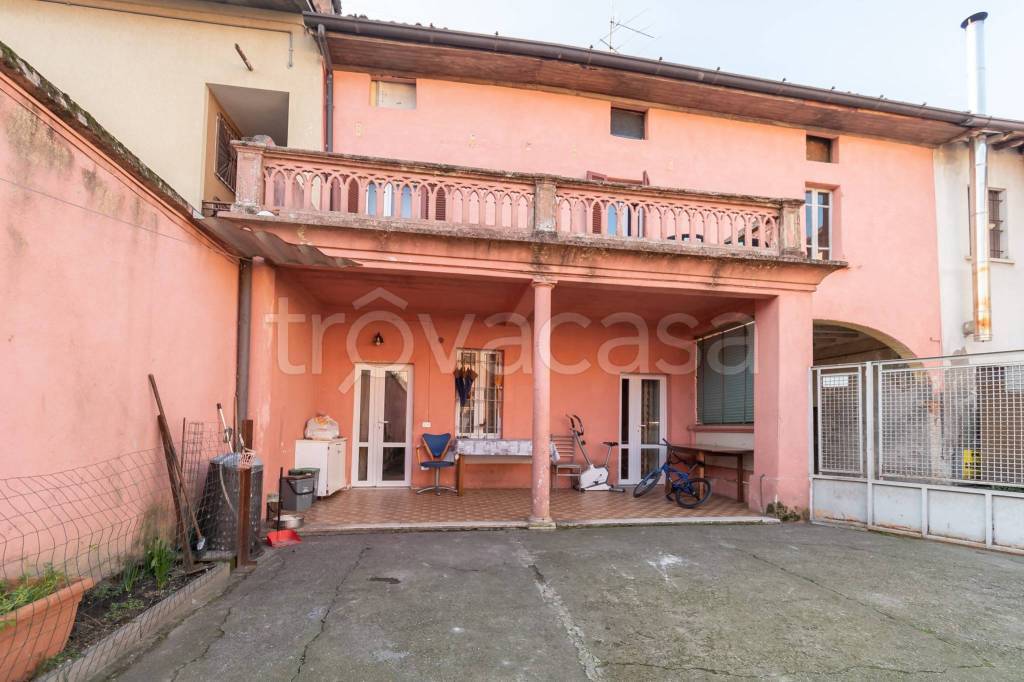 casa indipendente in vendita a Dello