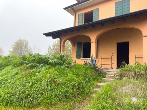 casa indipendente in vendita a Dello