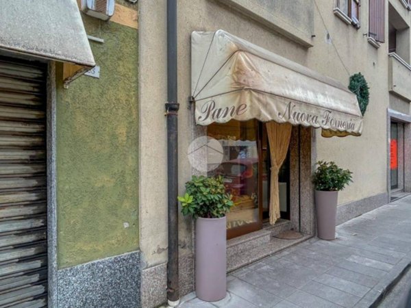 negozio in vendita a Dello