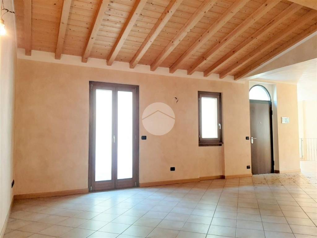 casa indipendente in vendita a Dello