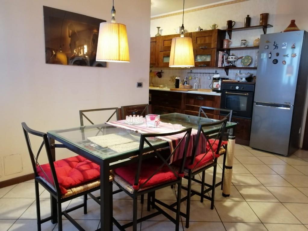 casa indipendente in vendita a Dello