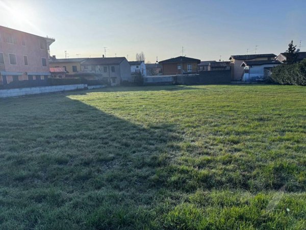 casa indipendente in vendita a Dello