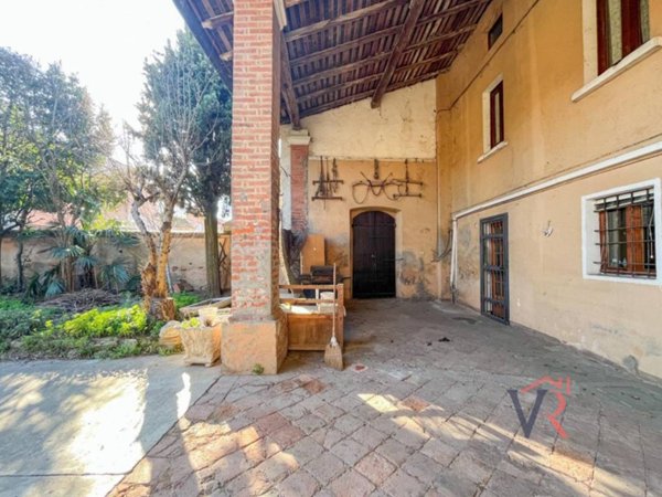 casa indipendente in vendita a Dello