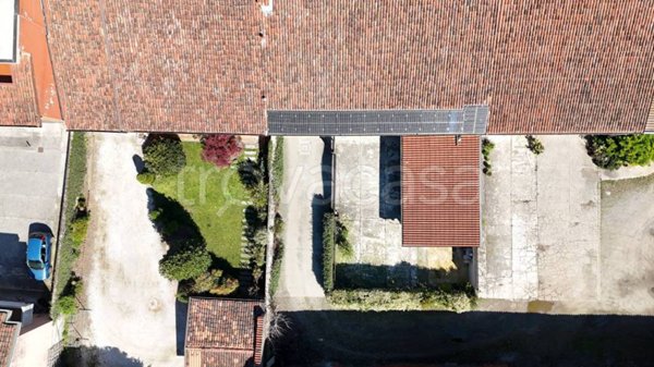 casa indipendente in vendita a Dello