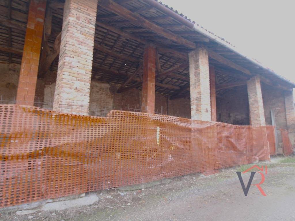 casa indipendente in vendita a Dello