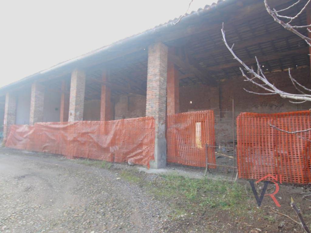 casa indipendente in vendita a Dello