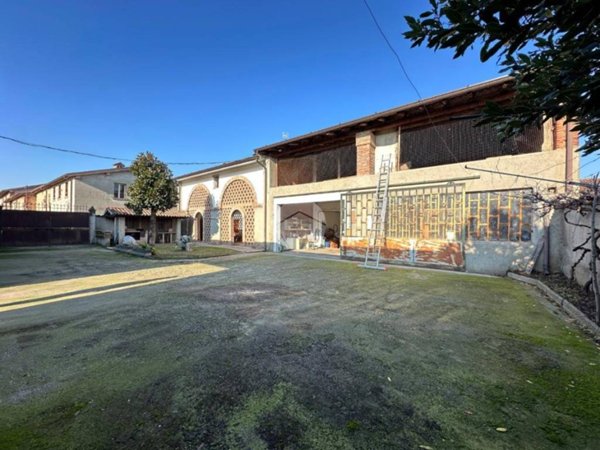 casa indipendente in vendita a Dello
