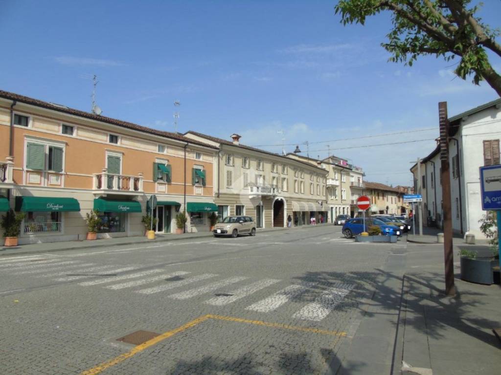 negozio in vendita a Dello