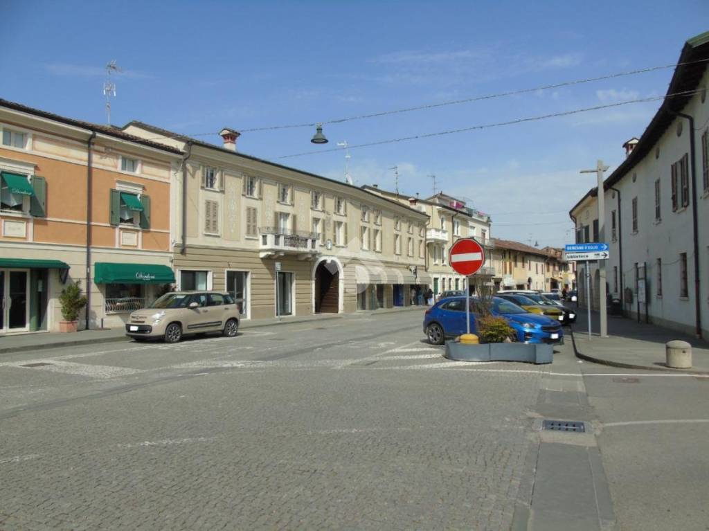 negozio in vendita a Dello