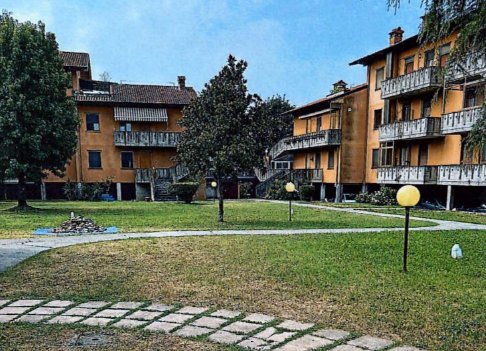 locale commerciale in vendita a Dello
